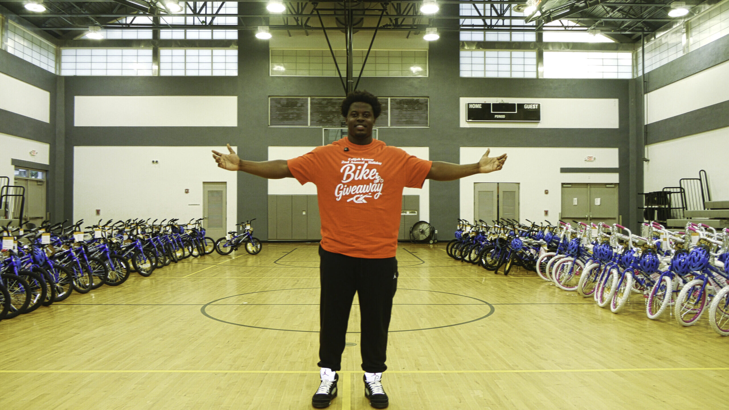 Tampa Bay Bucs, Calijah Kancey provides 200 bikes in his hometown of Miam