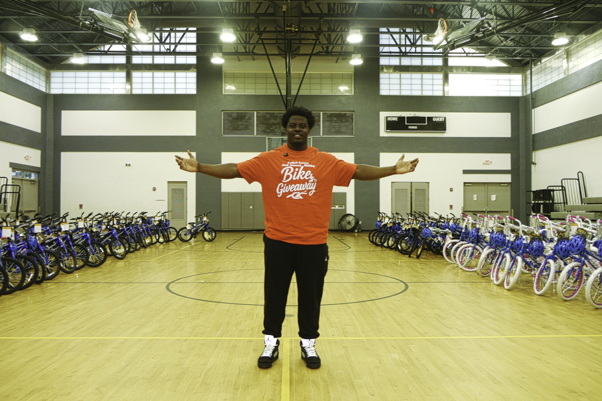 Tampa Bay Bucs, Calijah Kancey provides 200 bikes in his hometown of Miam